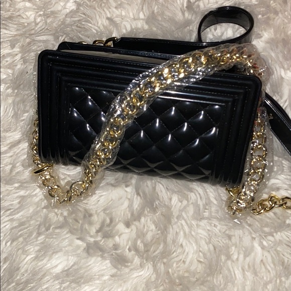 Black shiny gold chain multi use purse - Picture 4 of 4